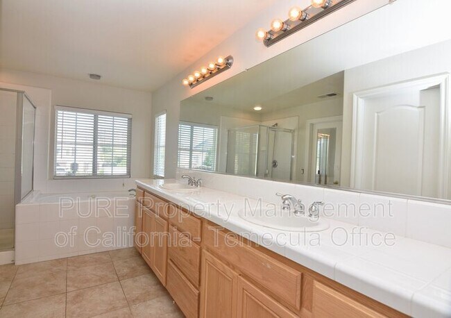 Building Photo - 23626 Applewood Pl