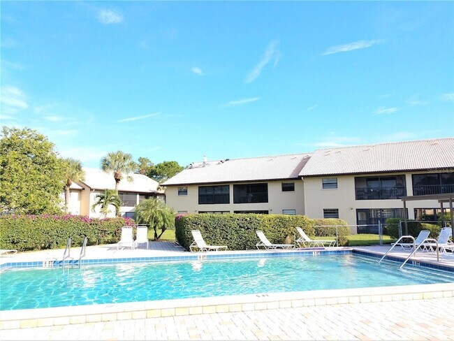 Foto del edificio - 400 Mission Trail E