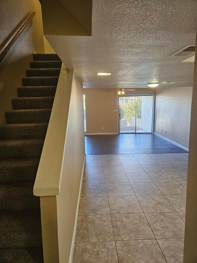 Building Photo - 885 N Granite Reef Rd