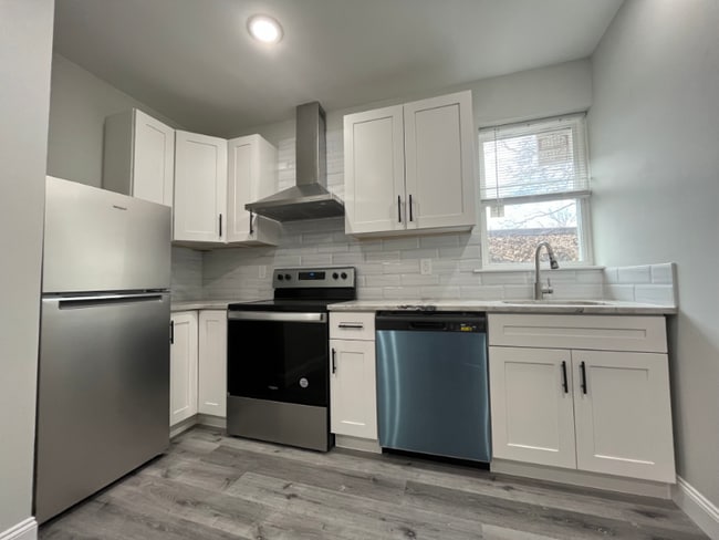 Photo - 106 S 42nd St Apartment