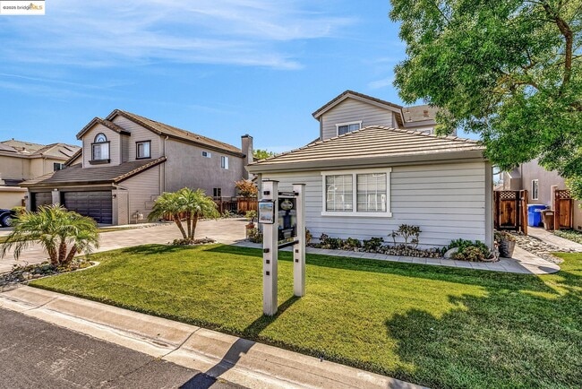 Building Photo - 2435 Pinehurst Ct