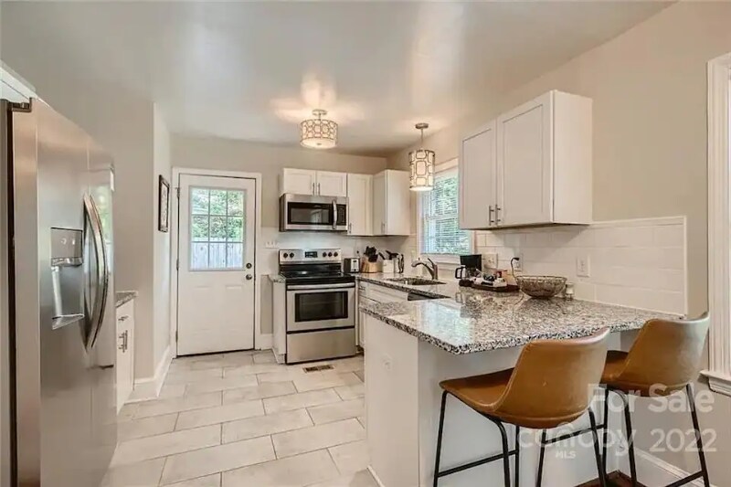 Foto principal - 612 E Woodlawn Rd