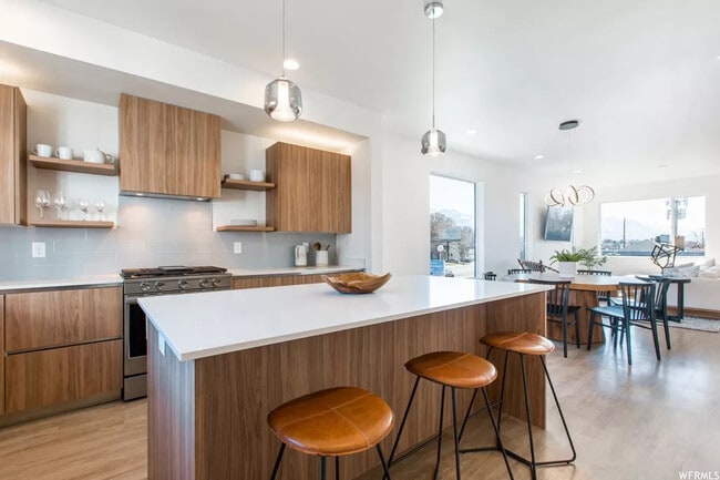 Kitchen - 1561 E Talo Ct