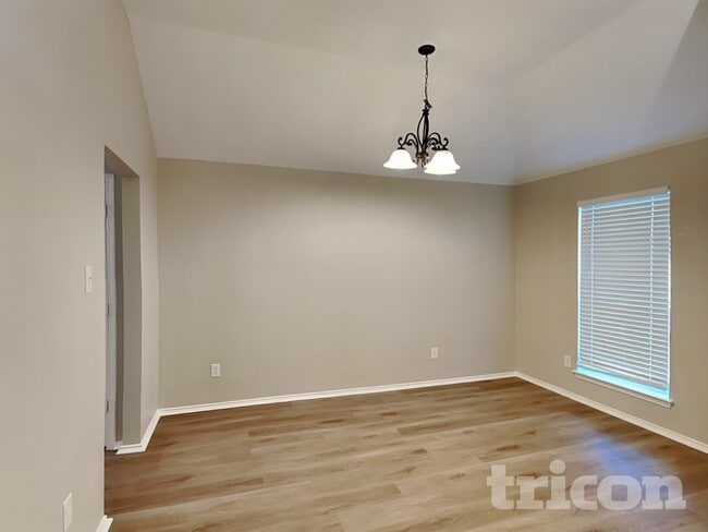 Building Photo - 112 Clover Leaf Ln