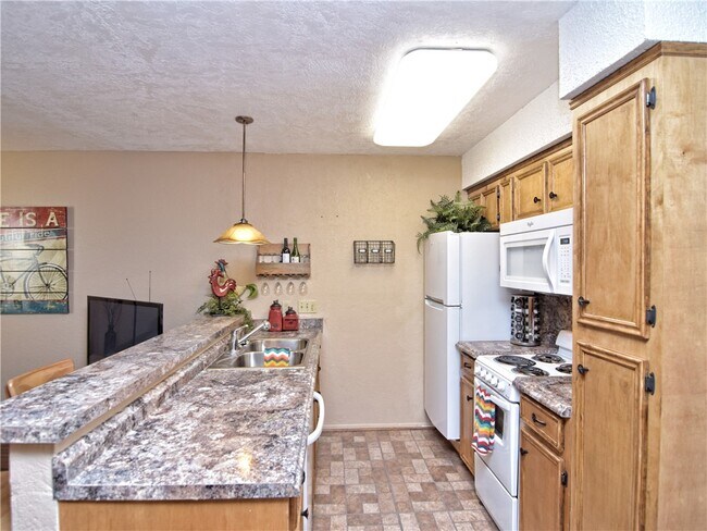 Building Photo - 910 Duncan Ln