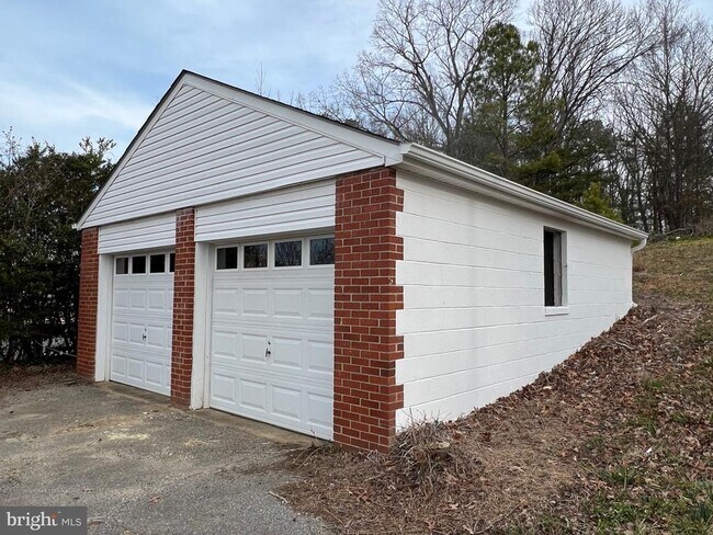 Building Photo - 23458 Three Notch Rd