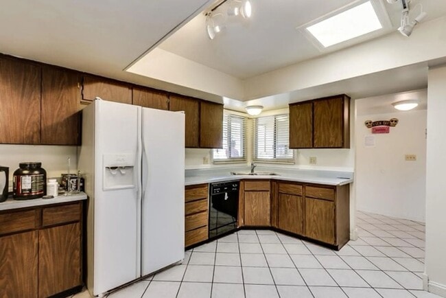 Building Photo - 5-Bed 3.5 Bath Tempe Home with Private Pool & Prime ASU Proximity