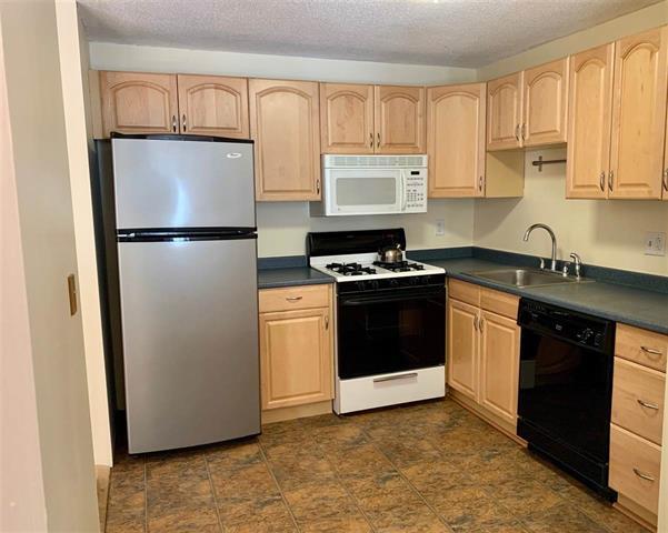 Building Photo - 2 Brookside Dr