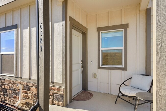 Photo - Spacious, updated, & low maintance close to military bases- w/2 car garage House