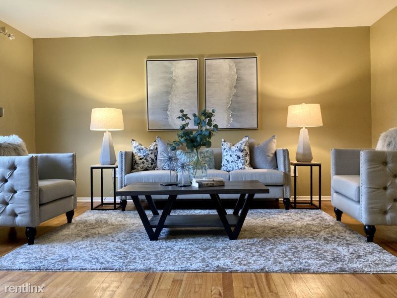 Foto principal - 156 E Hickory Grove Rd