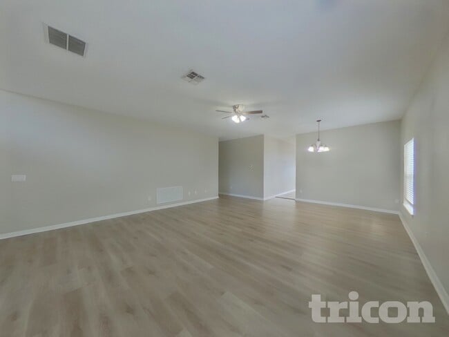 Building Photo - 4312 Hidden Meadow Dr