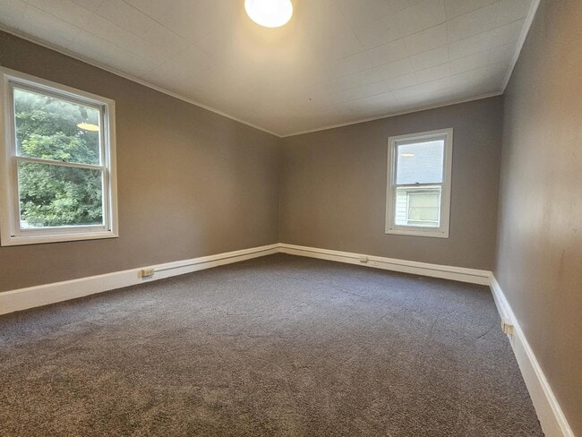 Building Photo - 2 bedroom 1 bath