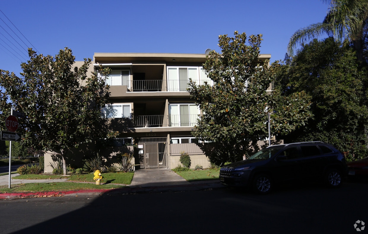Building - Radford Apartments