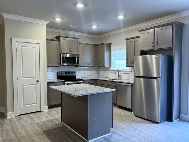 Building Photo - Discover your next home in the heart of Cornelia!