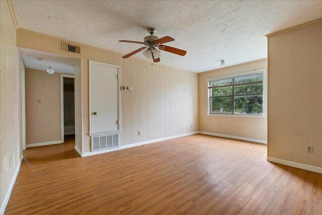 Foto del edificio - 908 N LBJ Dr