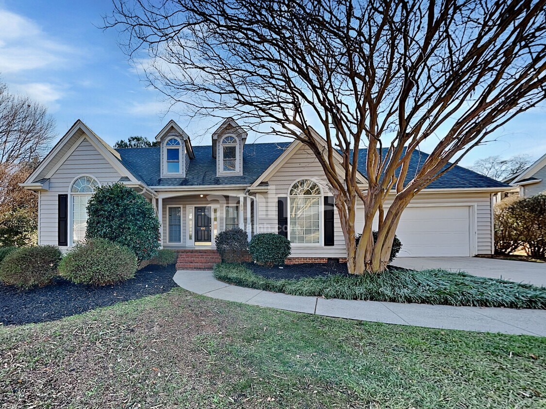 Primary Photo - 100 Lake Lennox Drive