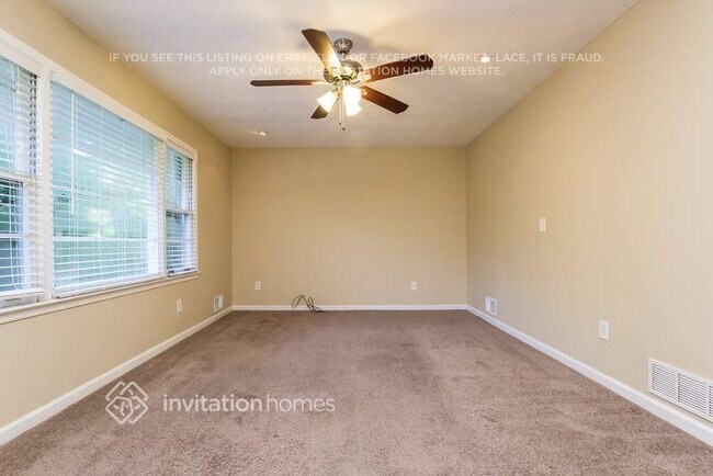 Foto del edificio - 1398 Yates Ave