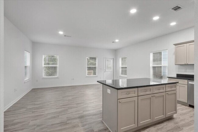 Foto del edificio - 6329 Long St