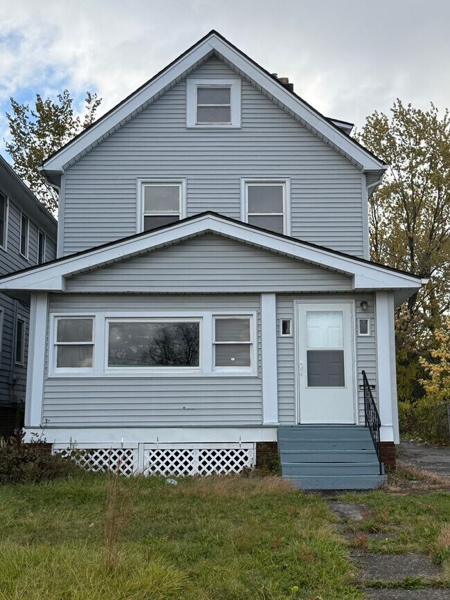 Building Photo - 3bd Single Lee/Harvard MOVE-IN SPECIAL FOR PERMANENT VOUCHER HOLDERS