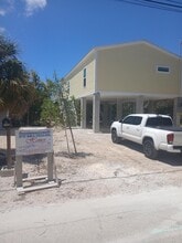 Building Photo - 3930 Gordon Rd