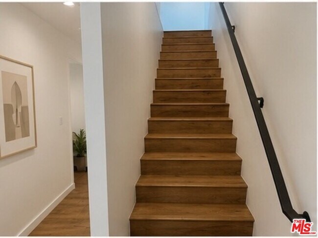 Foto del edificio - 5638 Woodman Ave