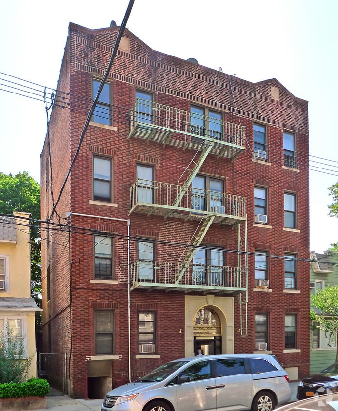 Building Photo - 1723 E 15th St