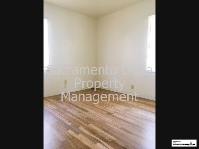Building Photo - 2402 Brentwood Rd