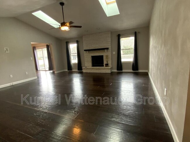 Building Photo - 1721 Spruce Hill Dr