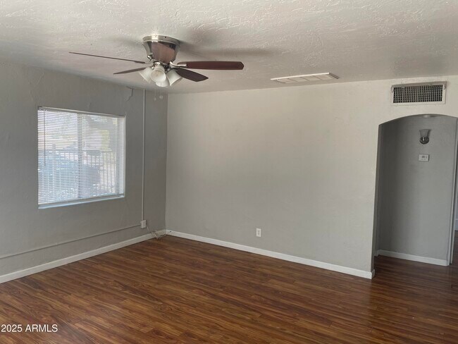Foto del edificio - 1226 W Roosevelt St