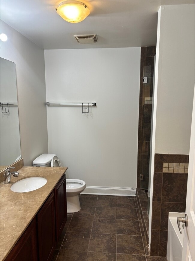 Building Photo - 4534 S Ellis Ave