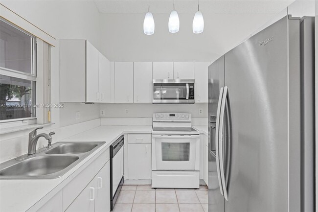 Building Photo - 14202 SW 151st Ct