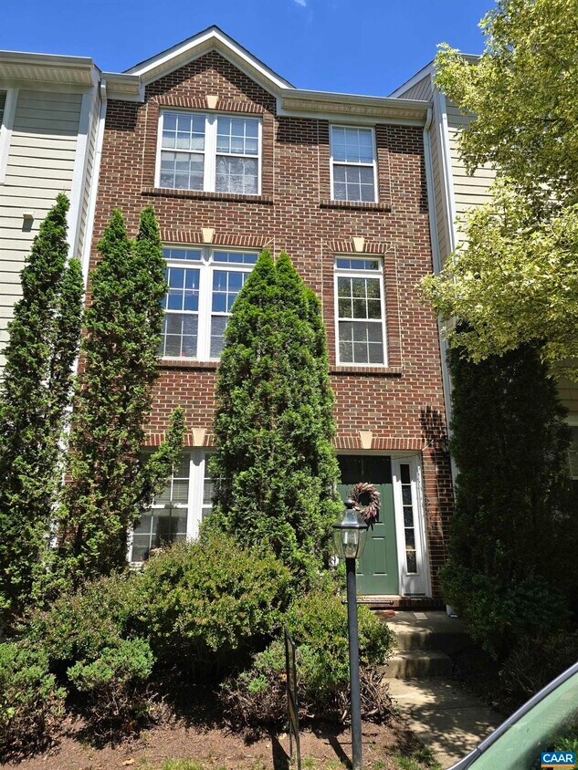 Primary Photo - 927 Bing Ln