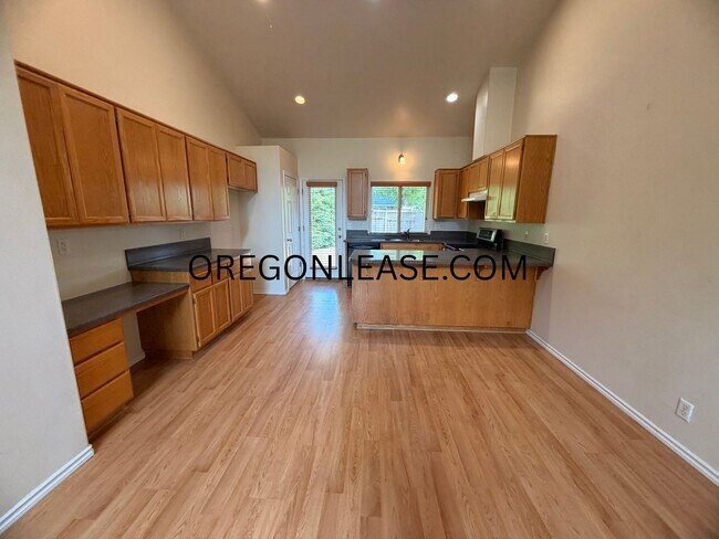 Foto del edificio - 2 Bedroom Duplex in North Eugene