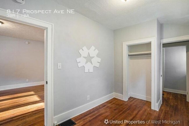 Building Photo - 3 bedroom in Grand Rapids MI 49503