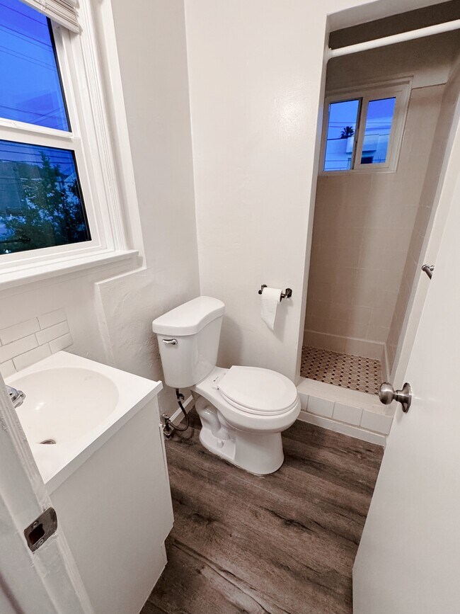 Foto del edificio - 1054 Winchester Ave