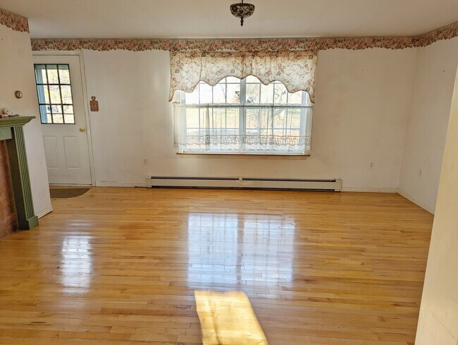 Living Room - 47 King St