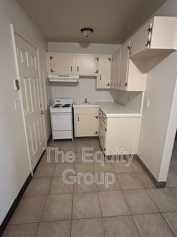 Building Photo - 331 E Elm St