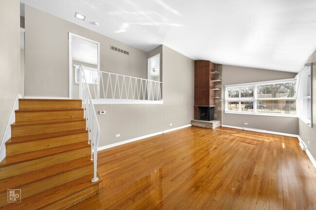 Foto del edificio - 393 Huntington Ln