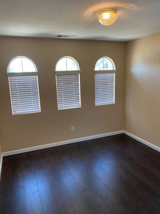 Foto del edificio - 1200 NELDER GROVE ST. - 3 BEDROOM 2 BATH -...