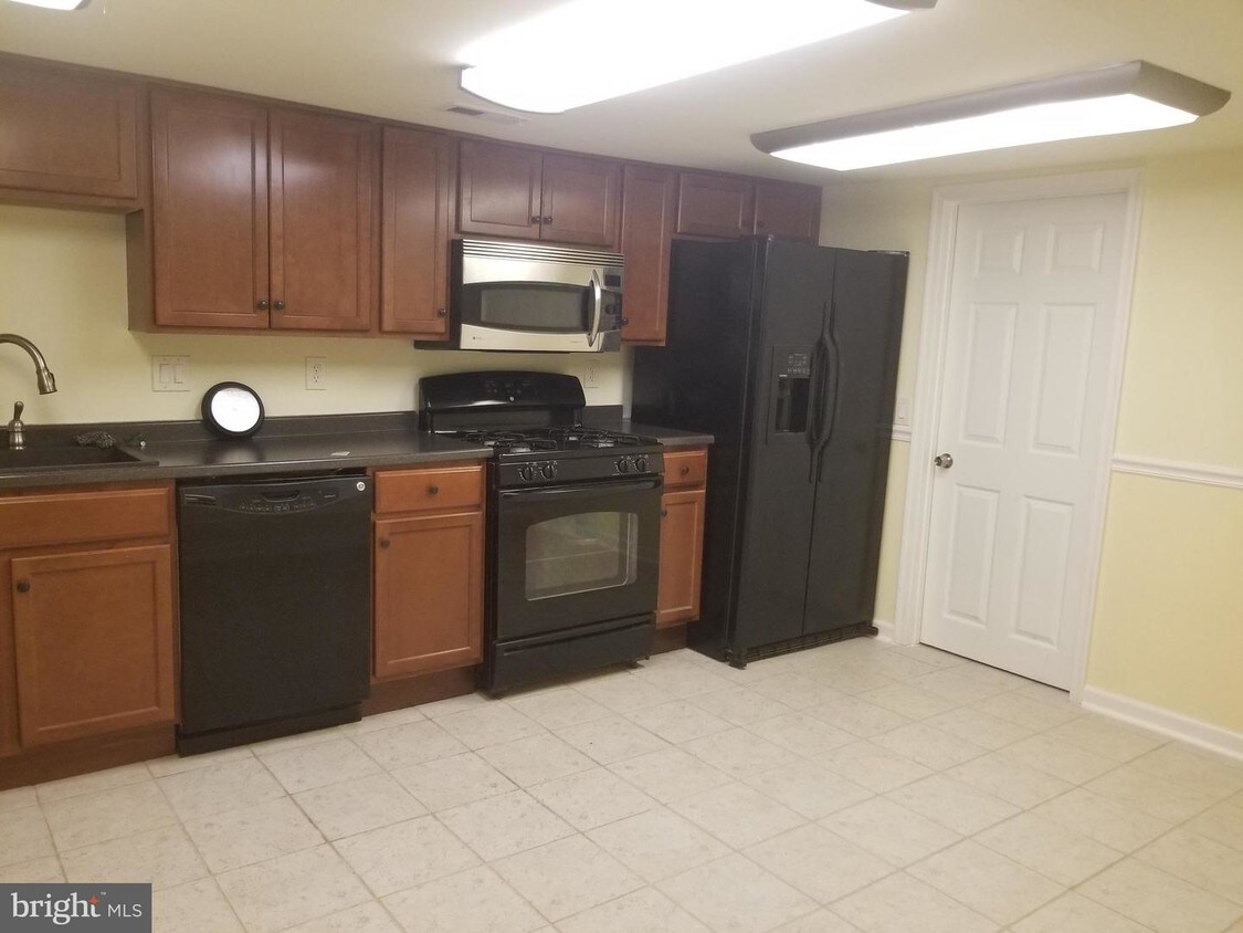 Foto principal - 9039 Sudley Rd
