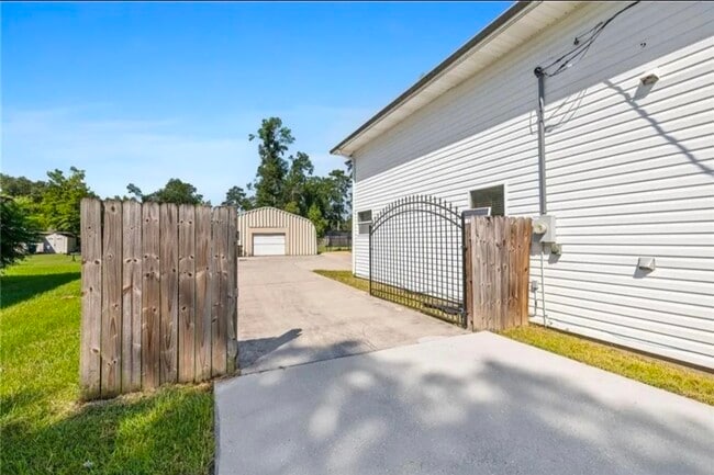 Building Photo - 341 N 8th St