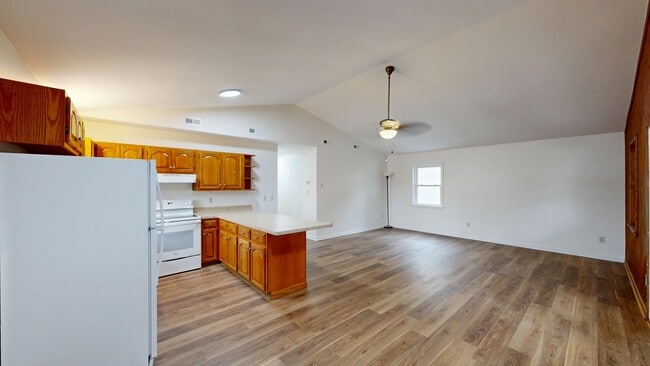 Building Photo - 601 Kelly Ct