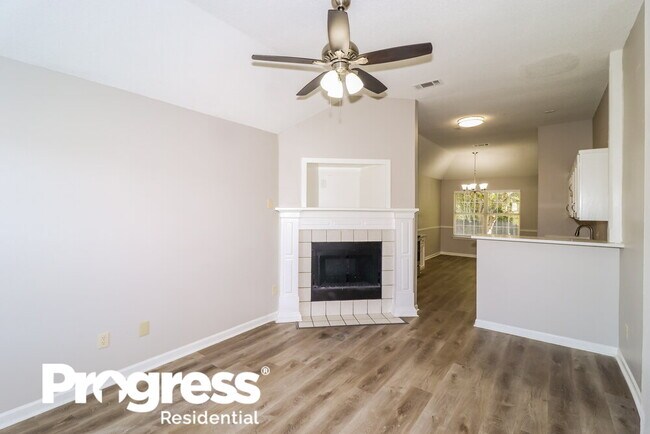 Building Photo - 105 Pine Ridge Ln