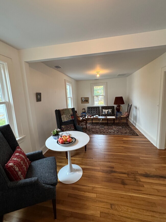 Building Photo - 43 Hoyt St