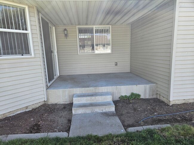 Covered patio - 2943 W Blueberry Cir