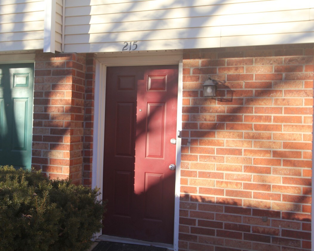 215 NW Vesper St, Blue Springs, MO 64014 Townhome Rentals in Blue