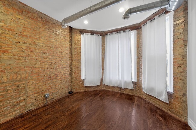 Foto del edificio - 7038 S Eberhart Ave