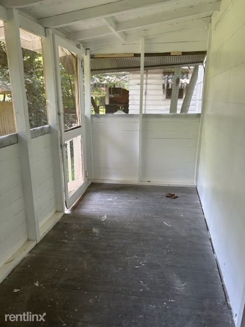 Building Photo - 3 br, 1 bath House - 400 Broadway Street