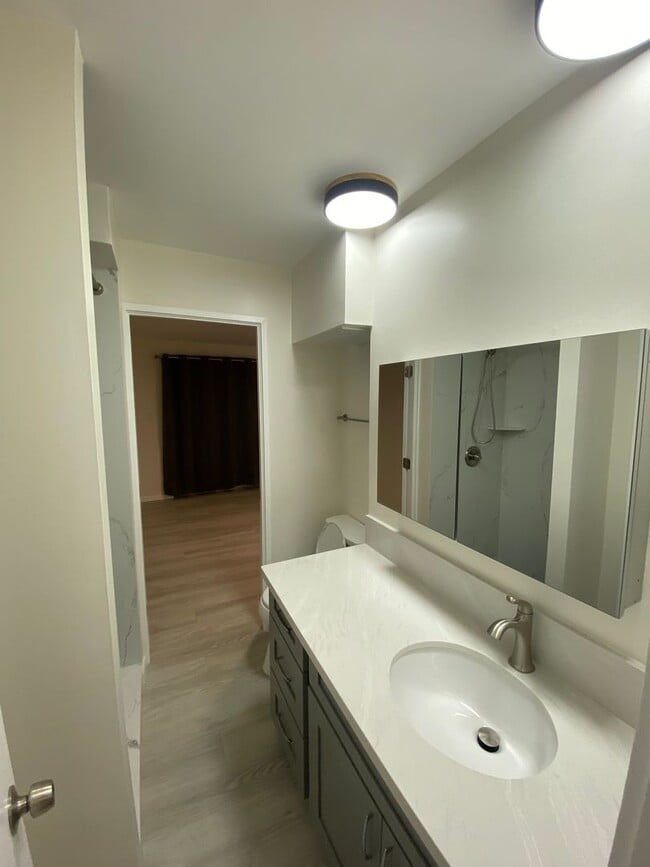 Building Photo - Newly Renovated 1 Bed. 1, Bath, 1 parking in Moilili.
