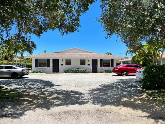 Excelente barrio, cerca de todo. - 3013 Albatross Rd